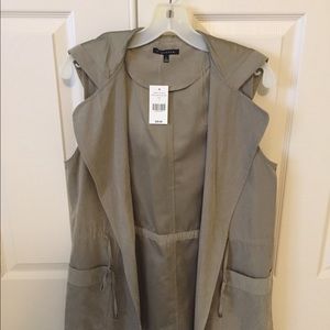 Staccato Sleeveless Vest with Hood